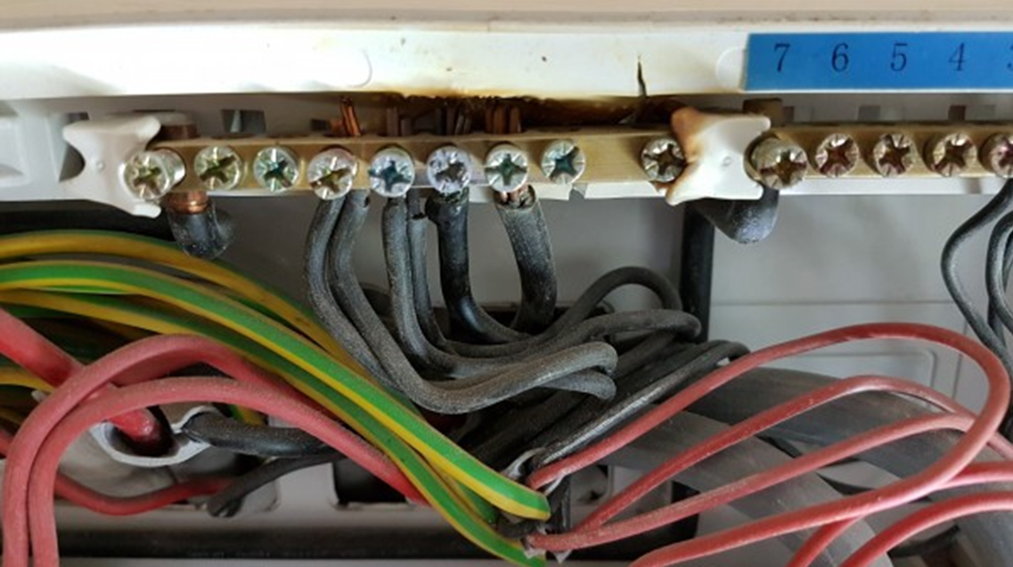 Old-Plastic-Fusebox-Consumer-Unit