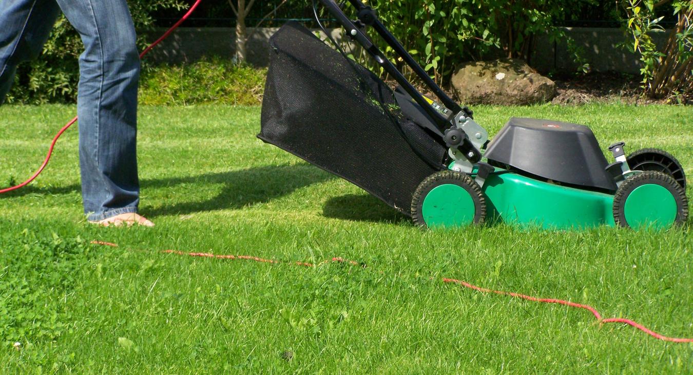 lawnmower with electrical wire 